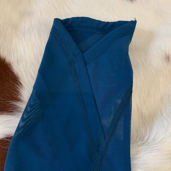 Like New Victoria’s Secret Sport Knockout Leggings - Picture 5 of 9